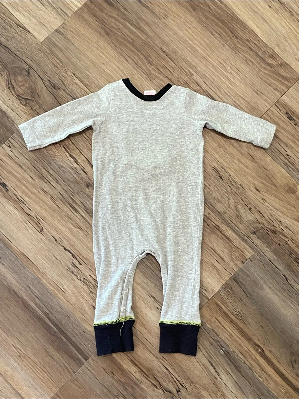 Ricrac & Ruffles gender neutral 6-9 month snowman novelty one piece outfit